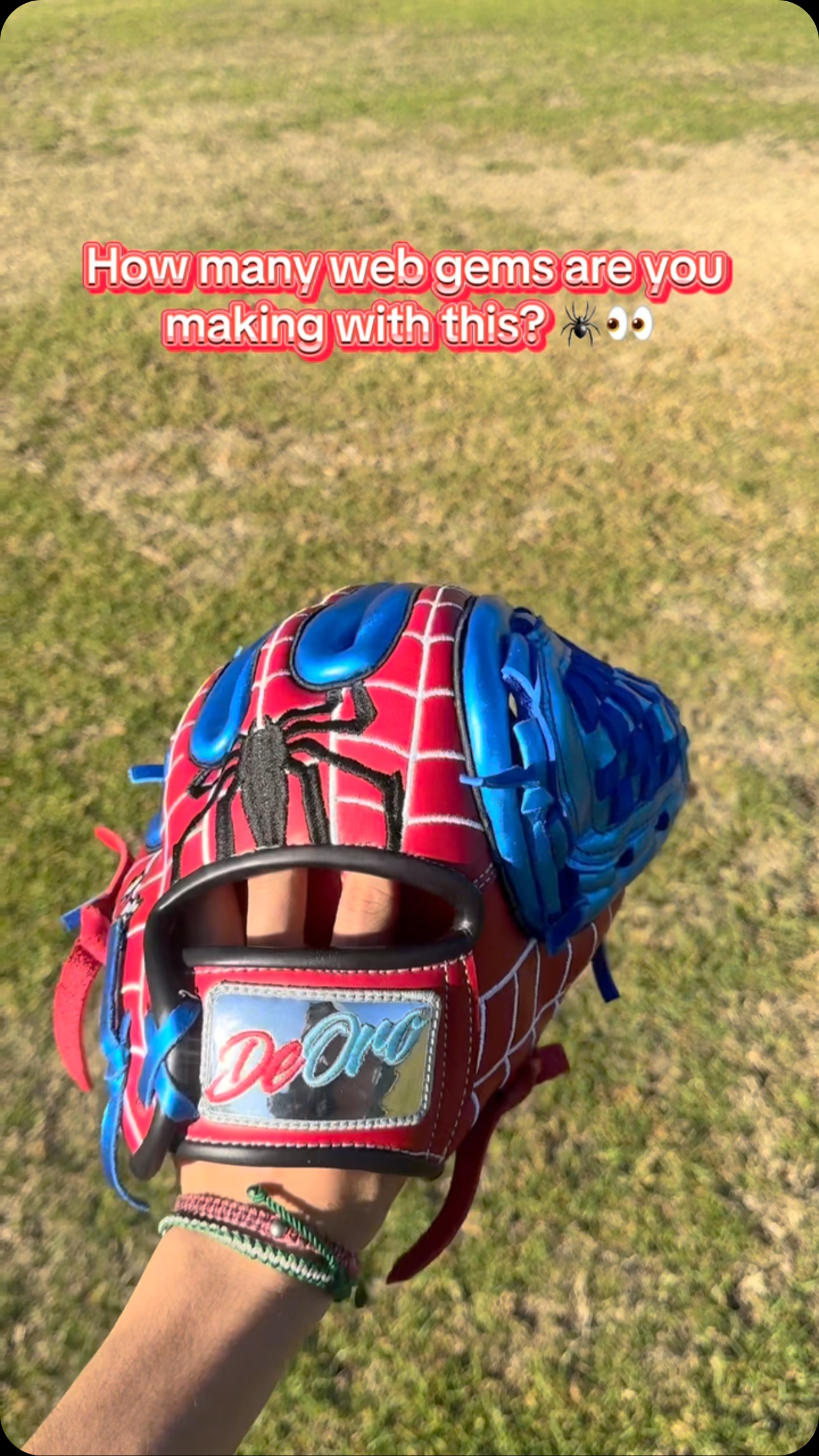 Tag the best fielder you know 👊🏻⬇️ #gloves #baseball #softball #customgloves #sports #spider #web #gem #best #catch