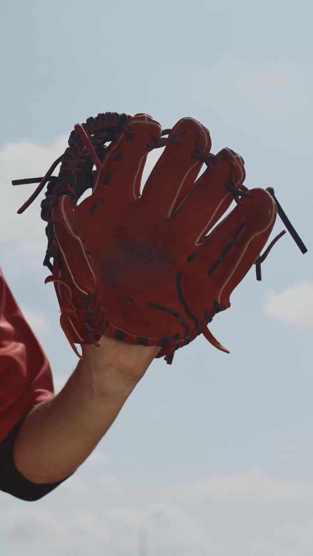 Plain gloves are out — custom is in.
Level up your game with DeOro Sports custom gloves. 🧤✨
#DeOroSports #CustomGloves #BaseballGear #SoftballGear #GameReady #MadeForChampions