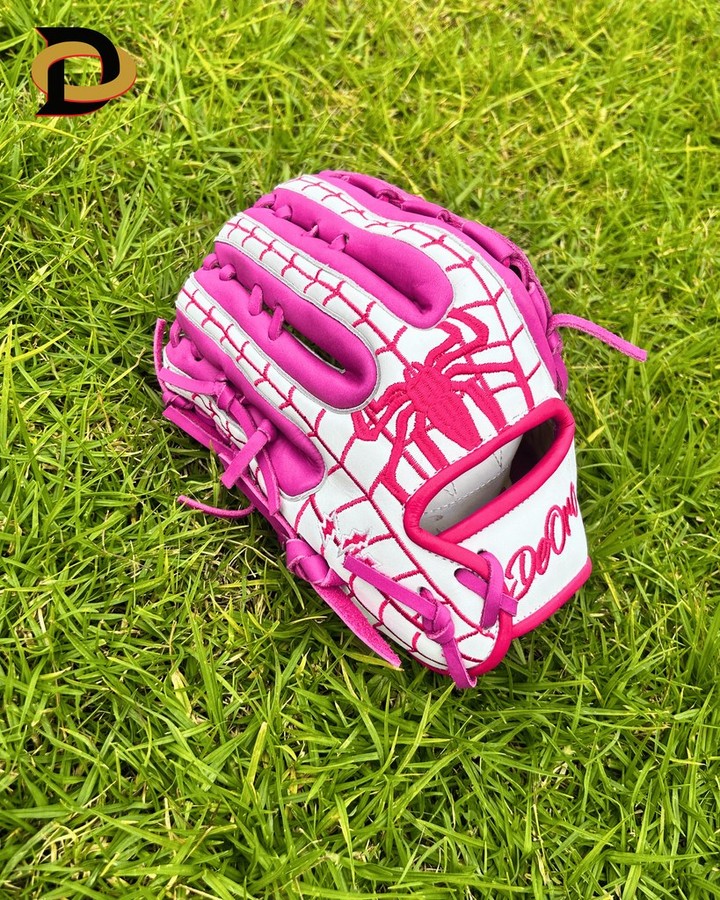 Pink and Webs? what a combo!#customgloves #custom #deorosports #baseball #baseballgloves #softball #softballgloves #mlb #gloves #fyp #trending #viral #foryou