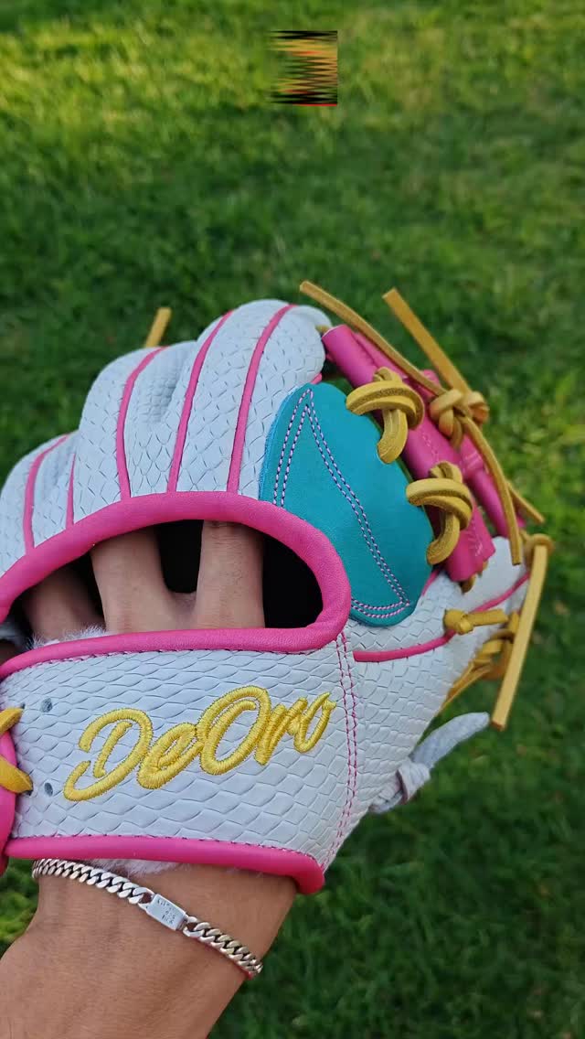 The scales on this one!#deorosports #customgloves #baseball #softball #fyp