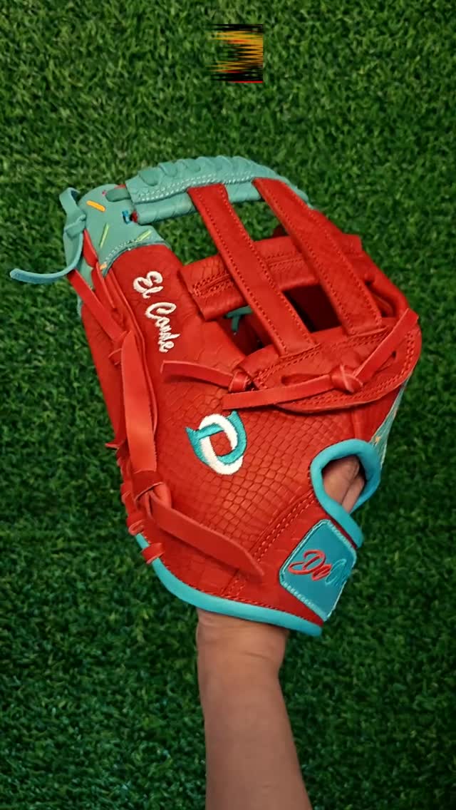 This custom red glove with a snake texture is built to stand out.Bold look, aggressive feel, and performance you can trust every play.DeOro Sports
Custom yours now at deorosports.com#deorosports #customgloves #baseball #softball #fyp