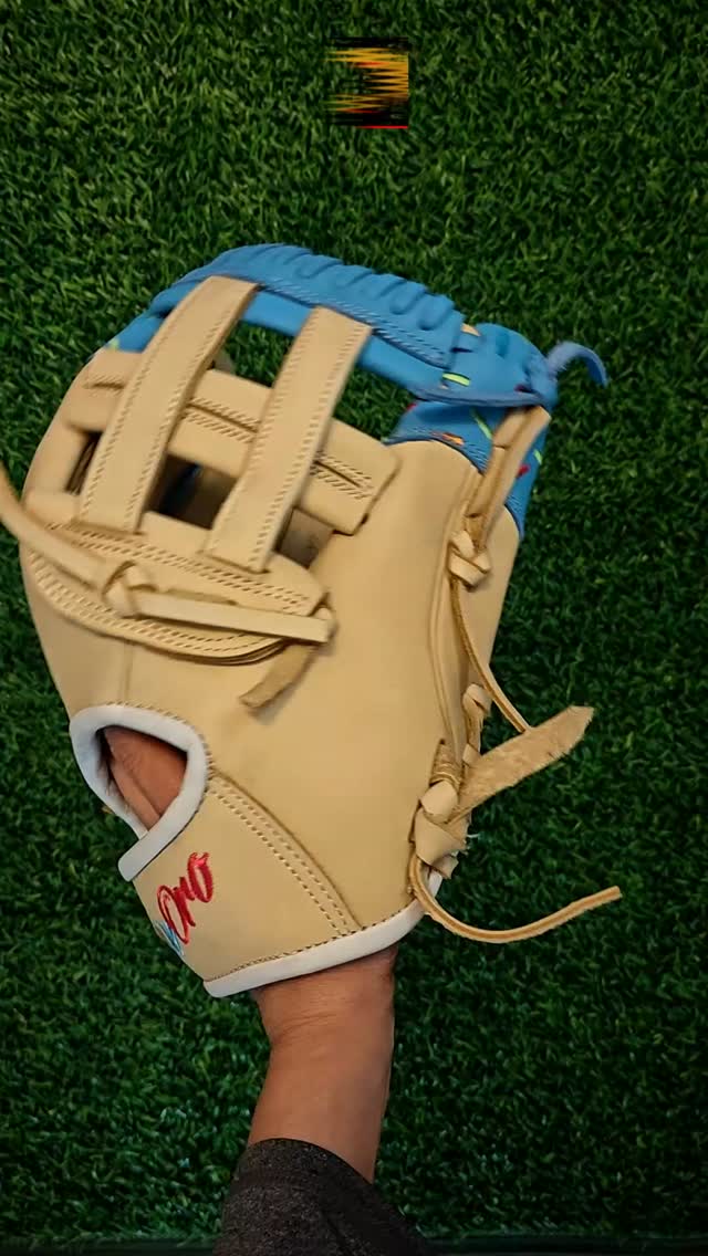 Custom ice cream glove—clean, classic, and built to perform.Smooth feel, timeless look, and ready for every play.DeOro Sports
Custom yours now at deorosports.com#deorosports #customgloves #baseball #softball #fyp