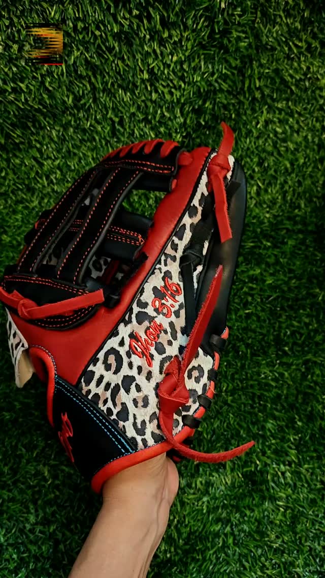 That fresh leather smell and butter-smooth feel. Fresh out of the shop and ready to be broken in for a lifetime of highlight plays. 💎🖐️DeOro Sports
Custom yours now at deorosports.com#deorosports #customgloves #baseball #softball #fastpitch