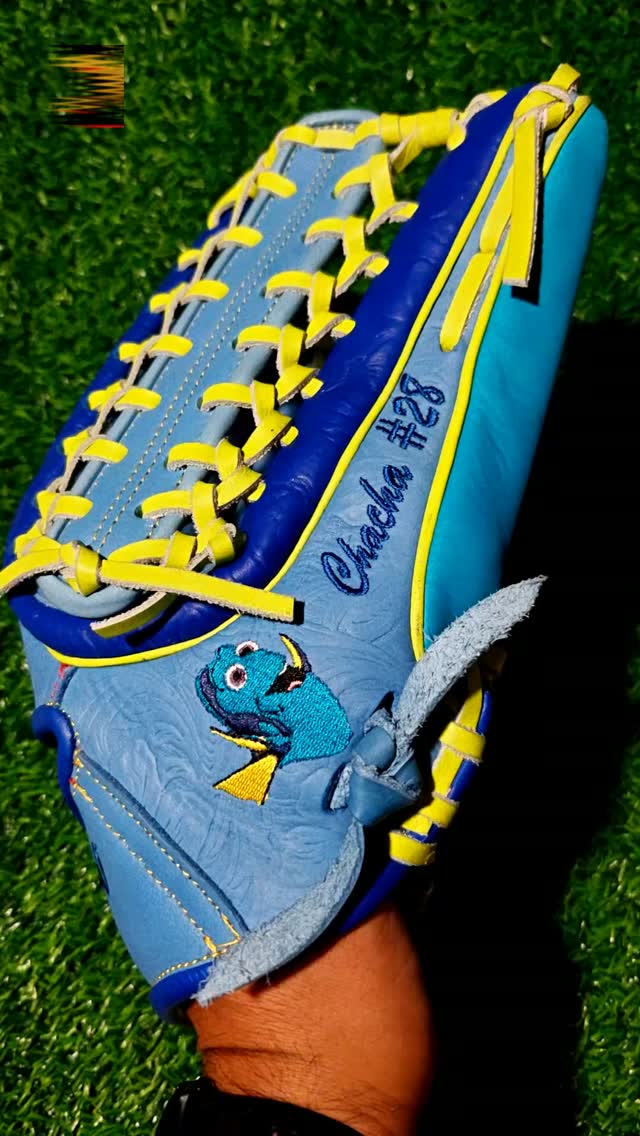 What does your dream glove look like? Choose your leather, web style, lace color, and personalized text to make it one-of-a-kind. 💻✨DeOro Sports
Custom yours now at deorosports.com#deorosports #customgloves #baseball #softball #fastpitch