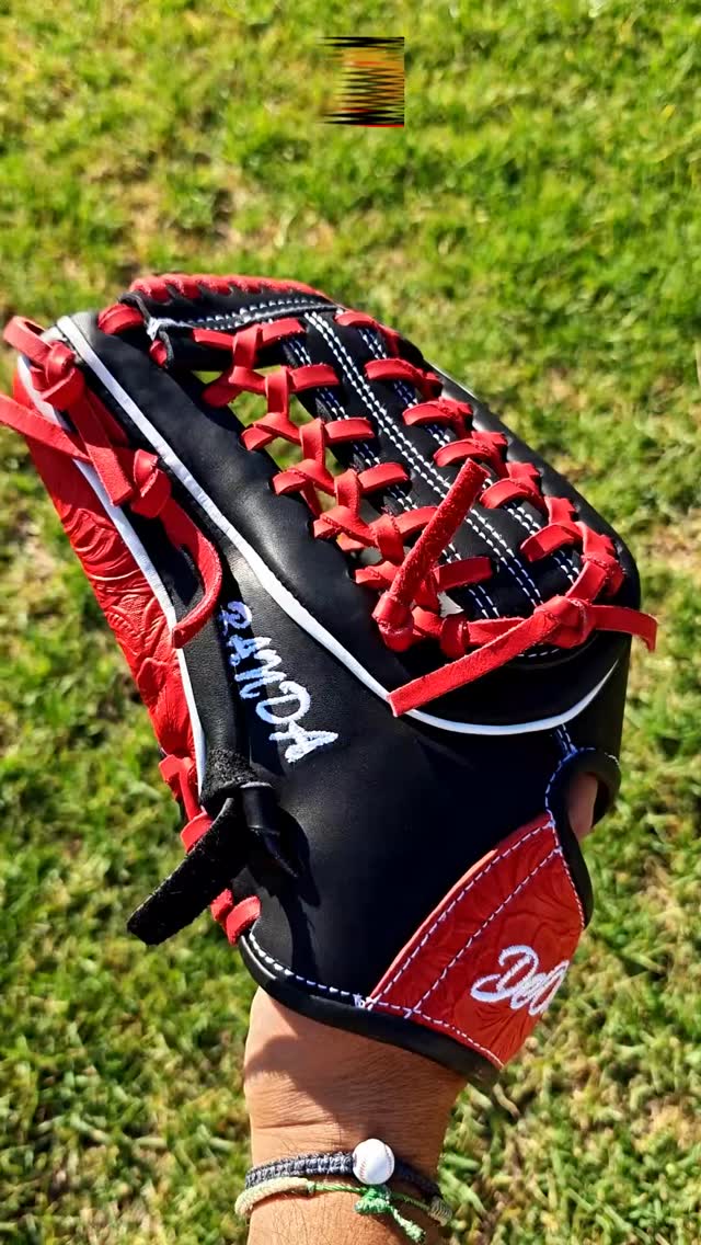 Custom Floral Red matched with Black base!DeOro Sports
Custom yours now at deorosports.com#deorosports #customgloves #baseball #softball #fyp