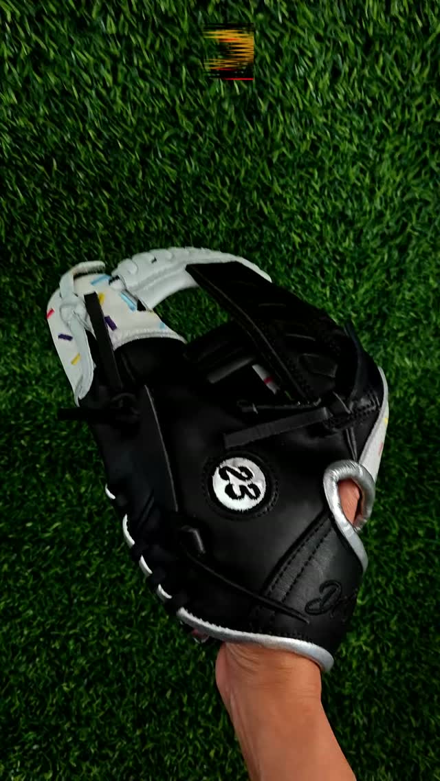 Custom Black and White Ice Cream!DeOro Sports
Custom yours now at deorosports.com#deorosports #customgloves #baseball #softball #fyp
