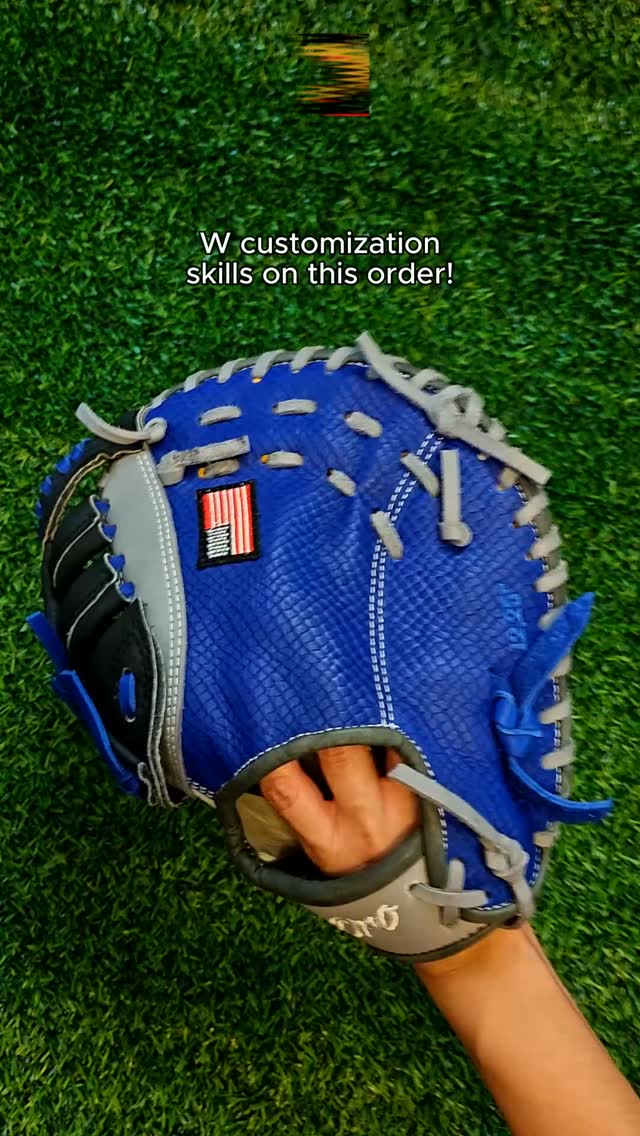 The colors on this is lit!DeOro Sports
Custom yours now at deorosports.com#deorosports #customgloves #baseball #softball #fyp