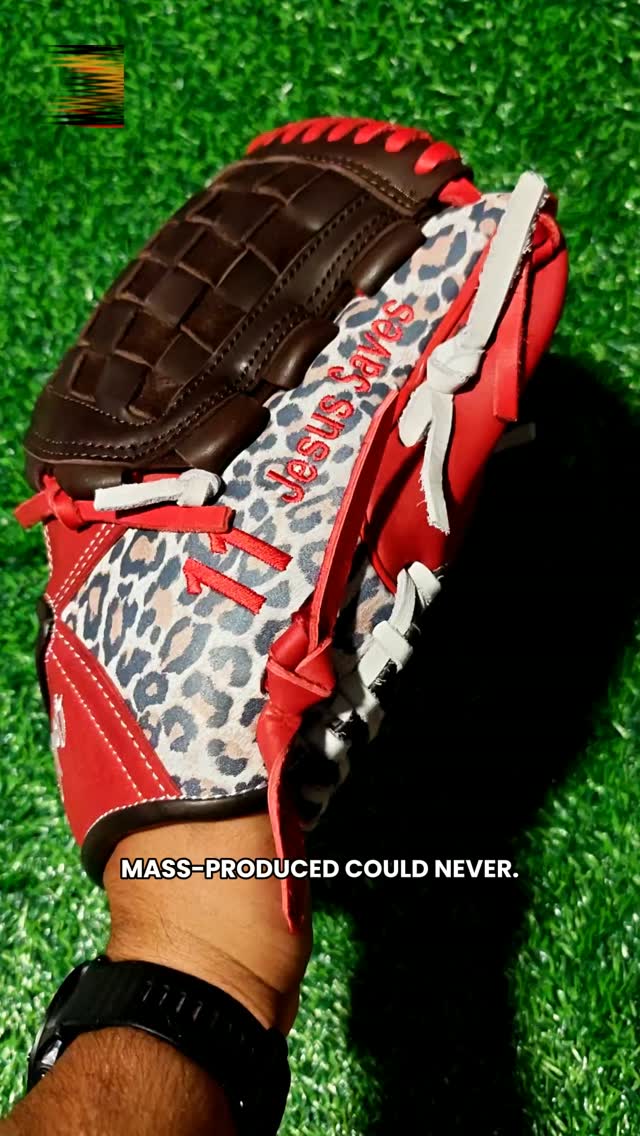 Mass-produced could never.DeOro Sports
Custom yours now at deorosports.com#deorosports #customgloves #baseball #softball #fyp