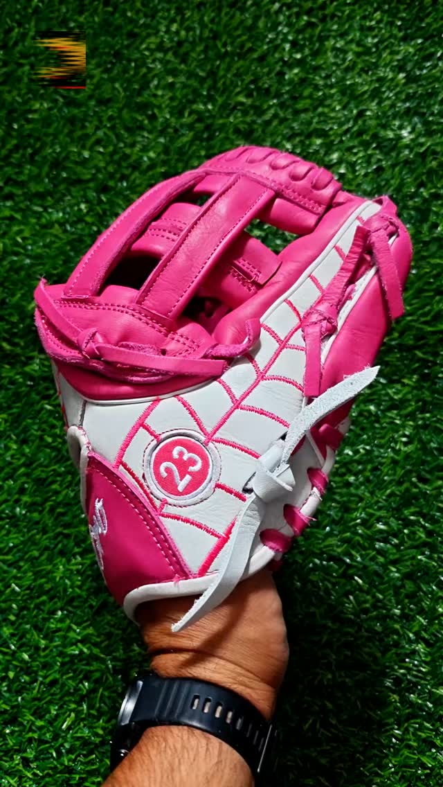 Clean web design paired with top-tier leather. A fresh look that looks just as good as it performs on gameday. 🕸️👌DeOro Sports
Custom yours now at deorosports.com#deorosports #customgloves #baseball #softball #fastpitch