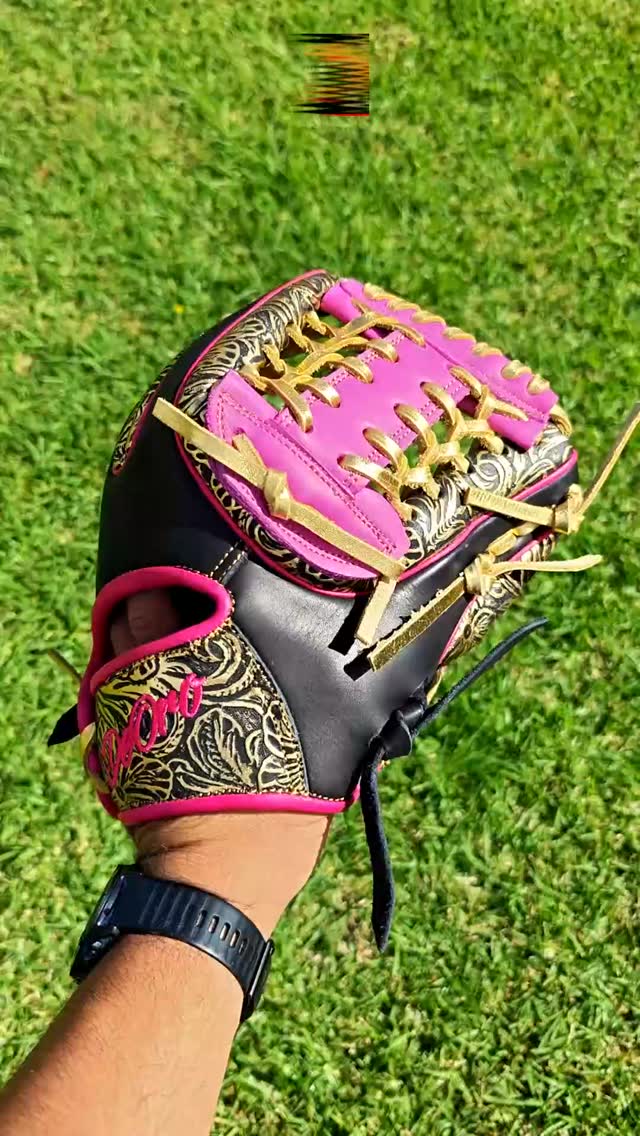 Custom Floral Gold glove? Absolutely.Where bold design meets elite performance—this one stands out every time you step on the field.DeOro Sports
Custom yours now at deorosports.com#deorosports #customgloves #baseball #softball #fyp