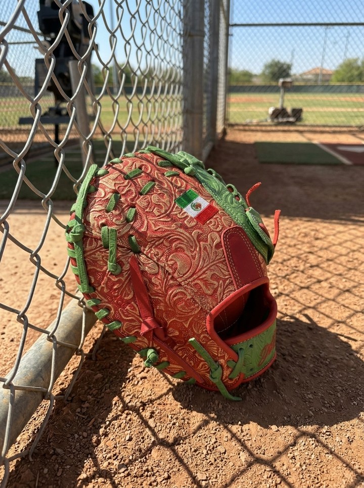 Art meets the infield. 🌹 Rep your roots and hold down first base with a true masterpiece. This custom mitt features stunning floral tooled leather and bold green lacing that absolutely pops in the dirt.DeOro Sports
Custom yours now at deorosports.com#deorosports #customgloves #baseball #softball #fyp