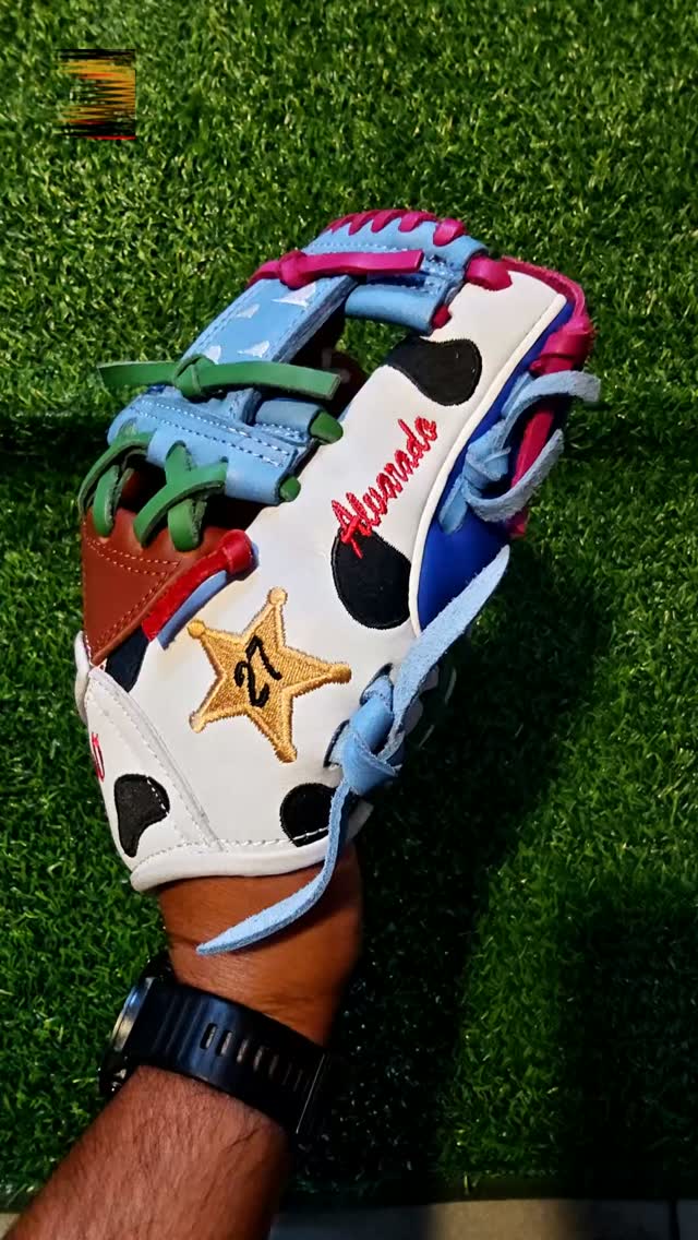 Built to handle tough hops and extend your reach. No matter what position you lock down, get a glove tailored to your exact specs. ⚡⚾DeOro Sports
Custom yours now at deorosports.com#deorosports #customgloves #baseball #softball #fastpitch
