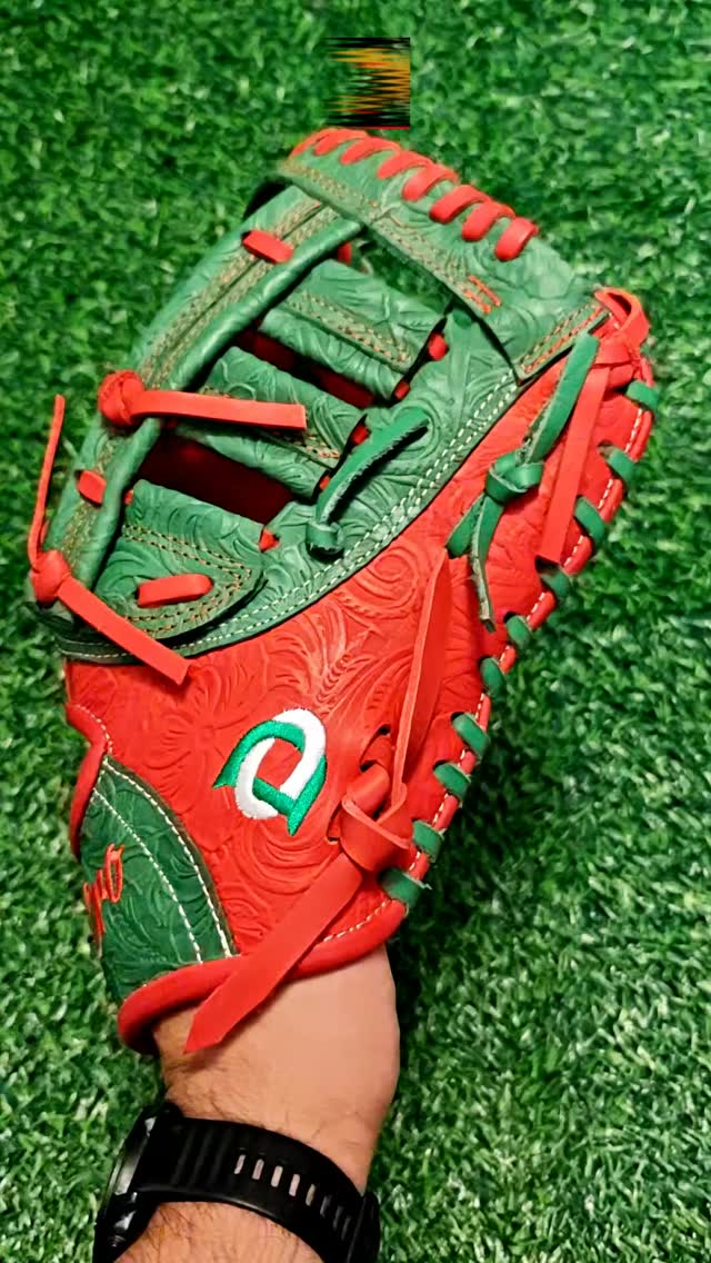Custom Floral glove!DeOro Sports
Custom yours now at deorosports.com#deorosports #customgloves #baseball #softball #fyp