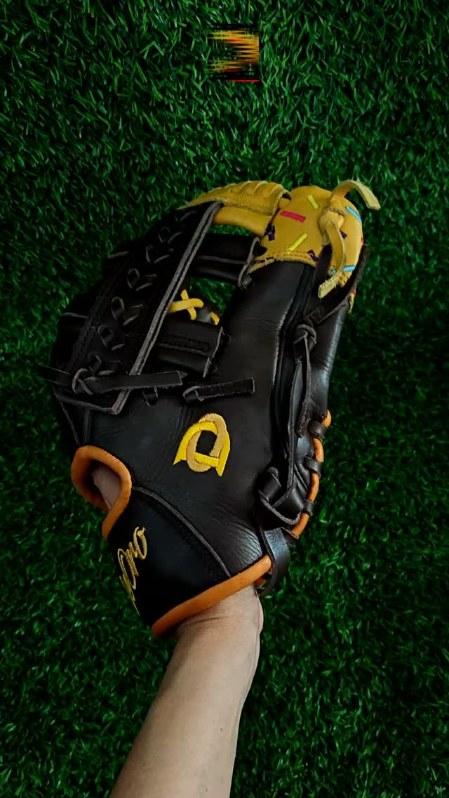 Simplicity at it's finest!DeOro Sports
Custom yours now at deorosports.com#deorosports #customgloves #baseball #softball #fyp