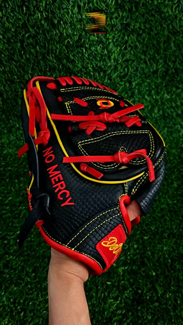 Rate this Custom Snake glove!DeOro Sports
Custom yours now at deorosports.com#deorosports #customgloves #baseball #softball #fyp
