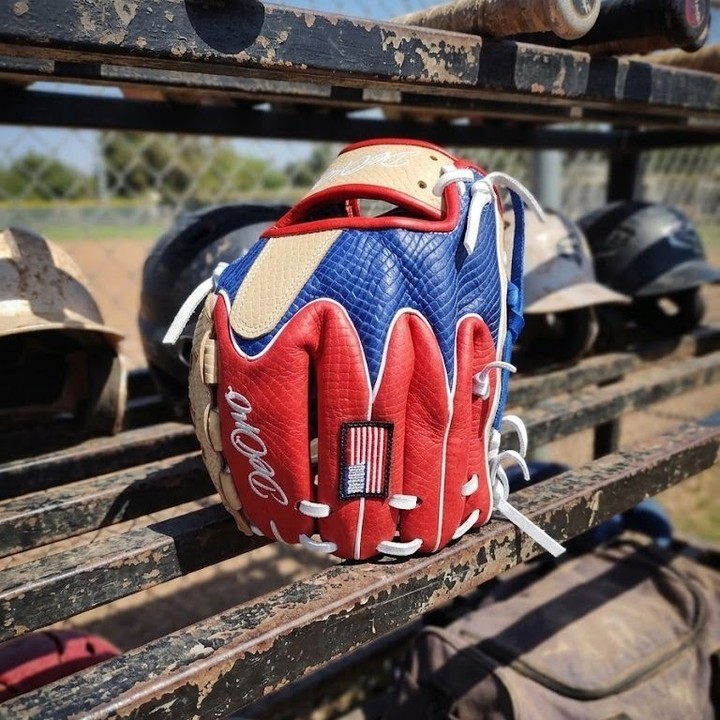 It’s all in the details. From the textured leather to the embroidered flag patch, we build them to perform and stand out. ⚾️ Ready to build your dream glove?DeOro Sports
Custom yours now at deorosports.com#deorosports #customgloves #baseball #softball #fyp